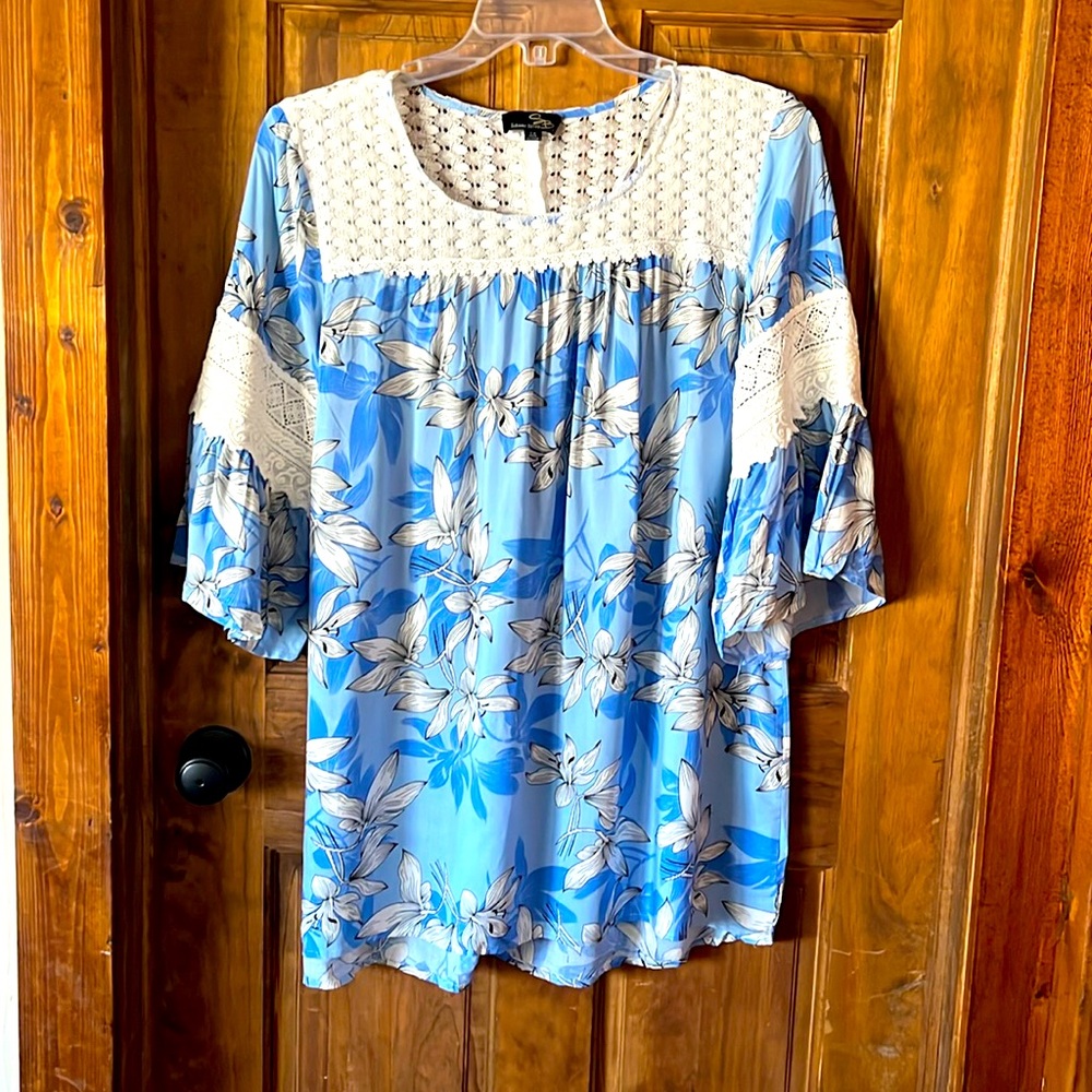1x Suzanne Betro blouse.